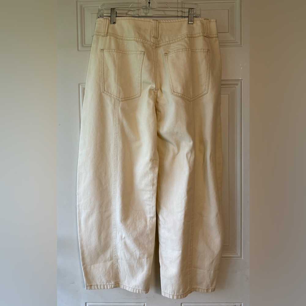 Universal Thread Mid Rise Barrel Leg Ankle Denim Jeans - Picture 4 of 11
